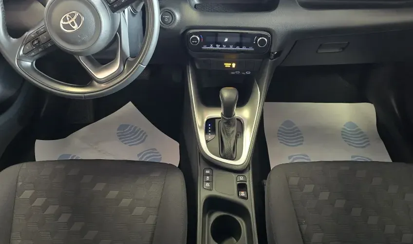 Toyota Yaris DYNAMIC BUSINESS